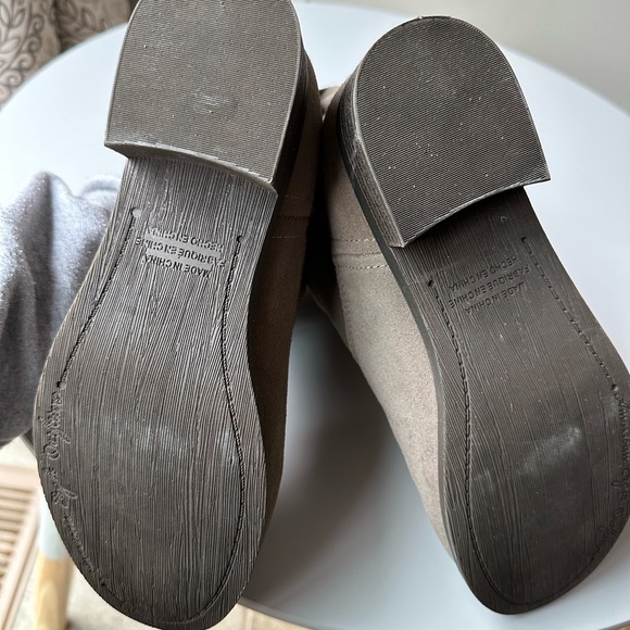 Gray suede ankle booties - Picture 4 of 5